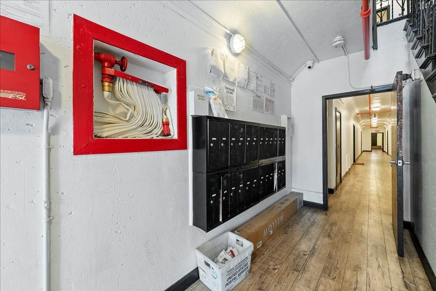 118 N. Westmoreland Ave. 207, Los Angeles, CA 90004 HighPoint Real Estate, Inc.