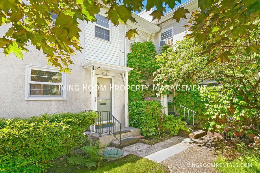 6740 NE Hancock St, Portland, OR 97213 Living Room Property Management