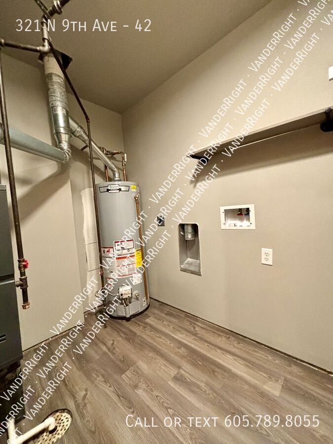 321 N 9th Ave 42, Brandon, SD 57005 VanderRight