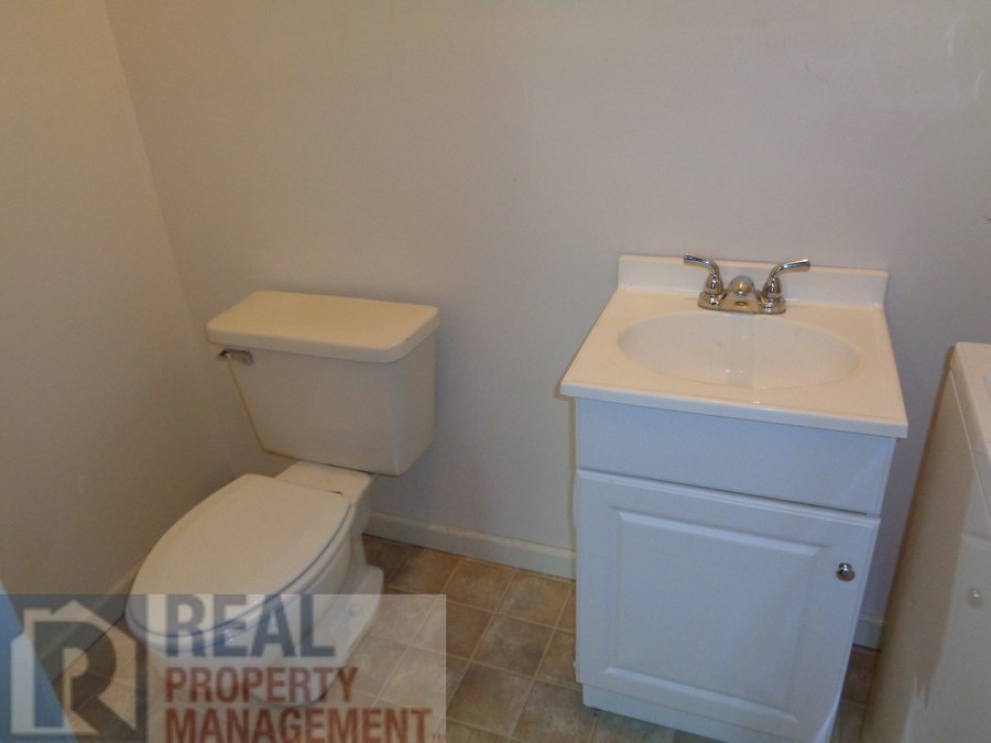 718 Glenn Street, Kernersville, NC 27284 Real Property Management of the Triad