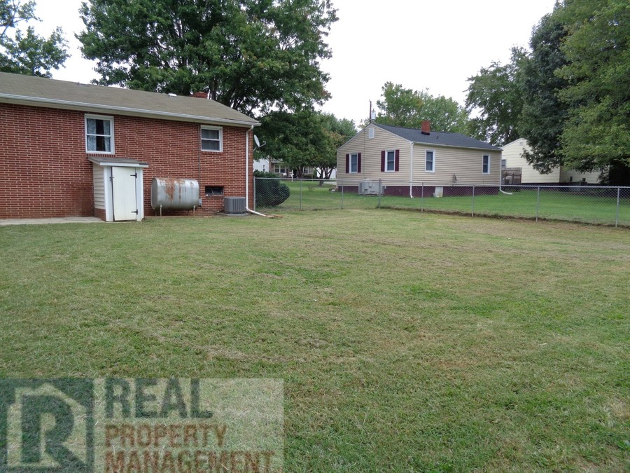 718 Glenn Street, Kernersville, NC 27284 Real Property Management of the Triad
