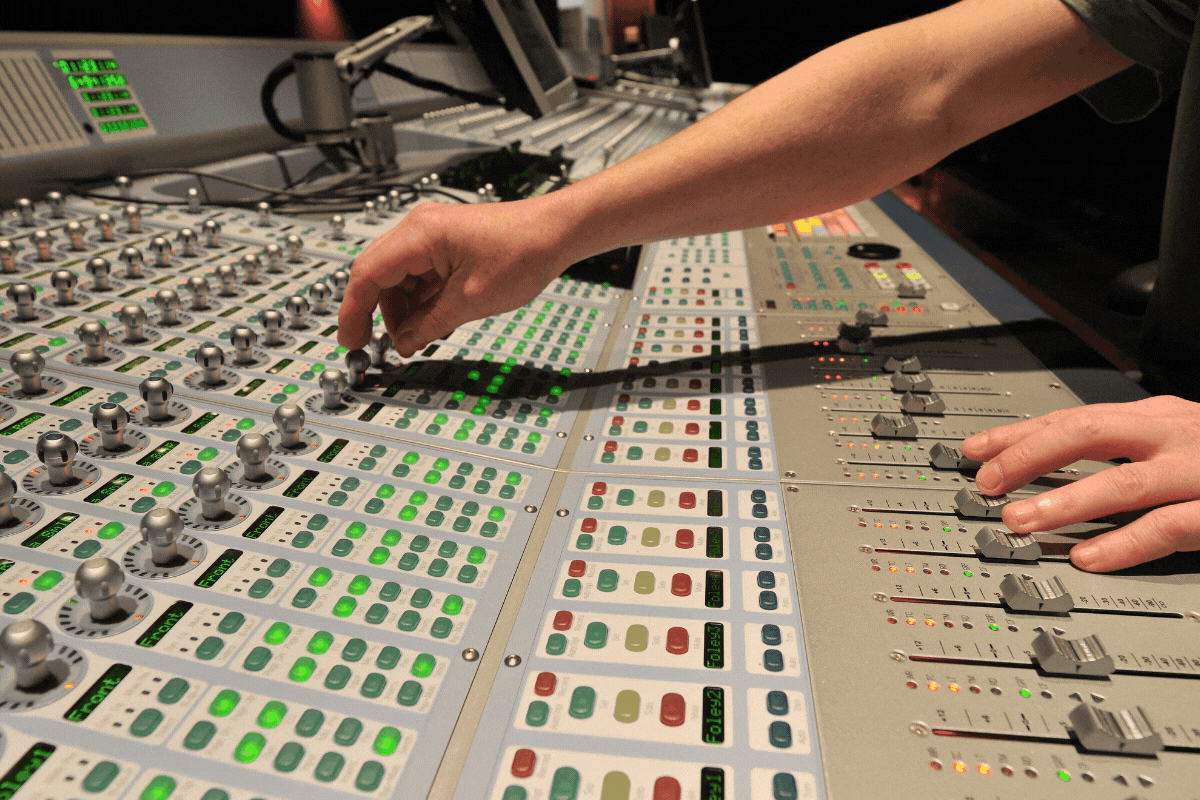 How To A Mixing Engineer Yellowbrick