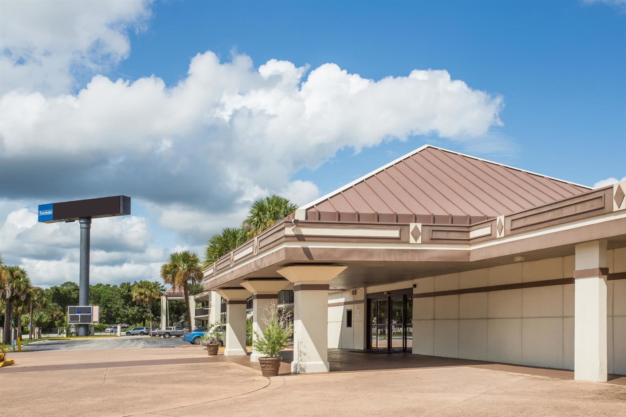 Deltona Hotel Coupons for Deltona, Florida