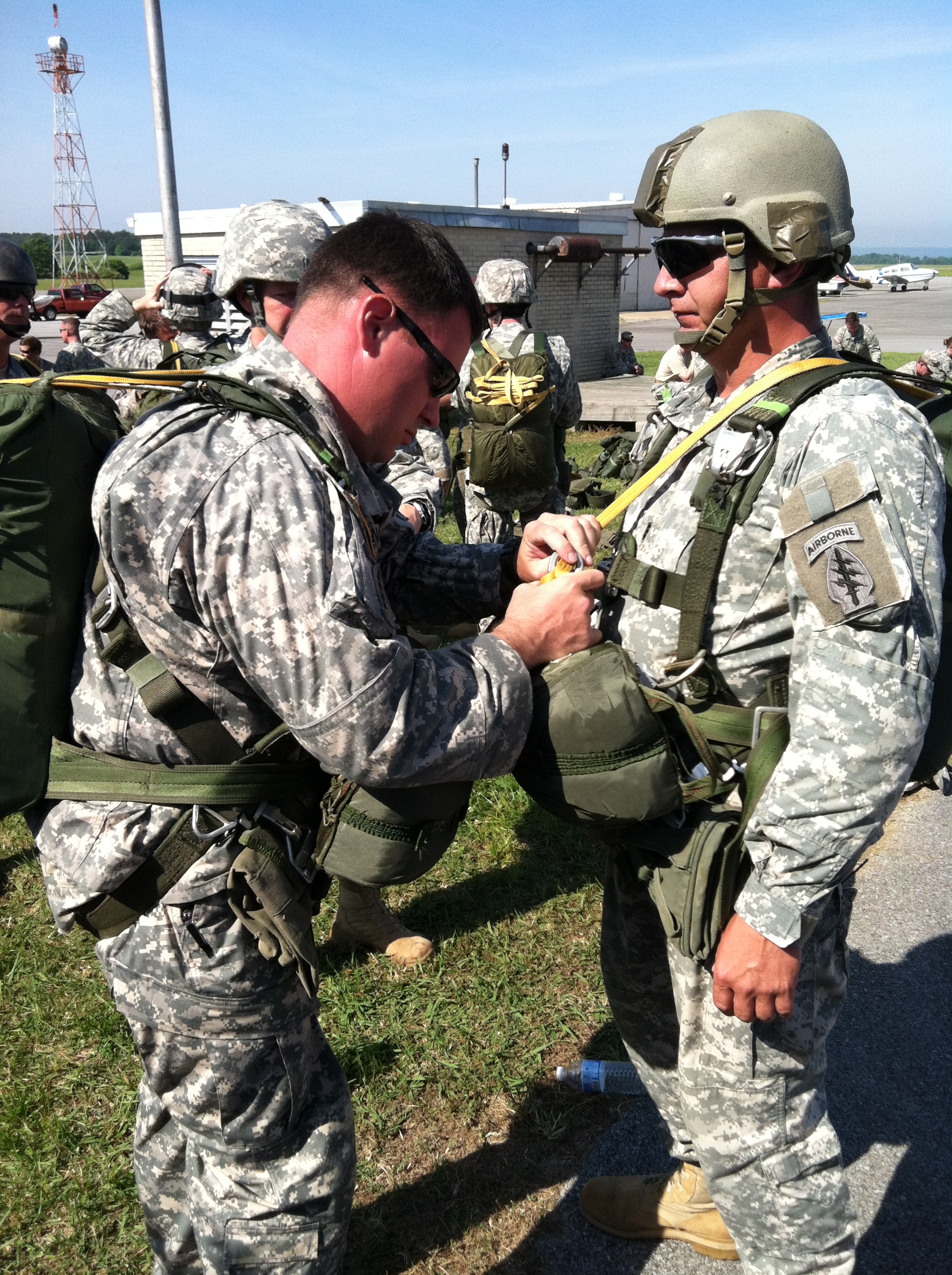 Alabama Army National Guard Soldiers conduct airborne training