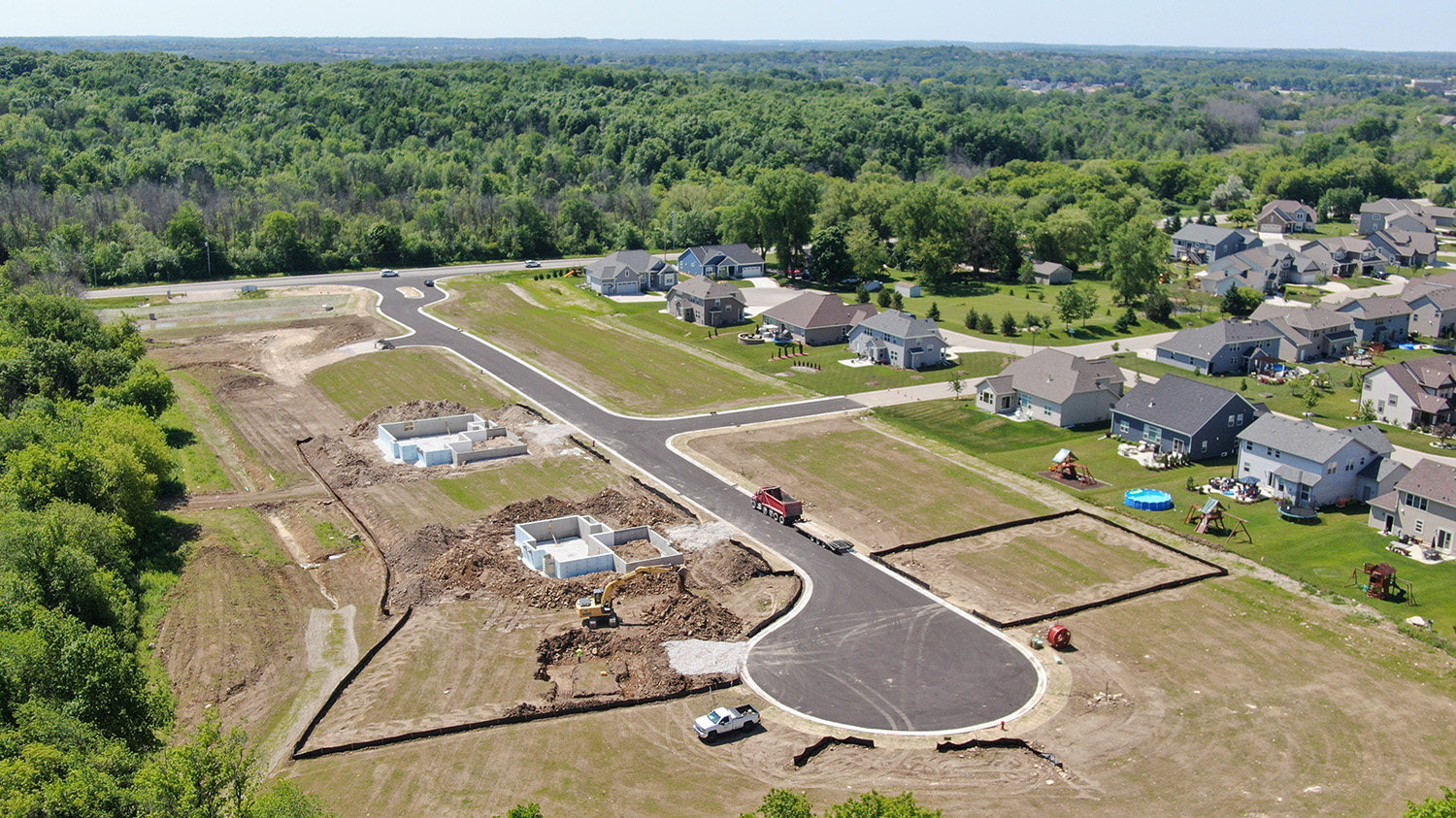 Beautiful Neighborhood on Bugline Trail in Lannon Hamilton Scho