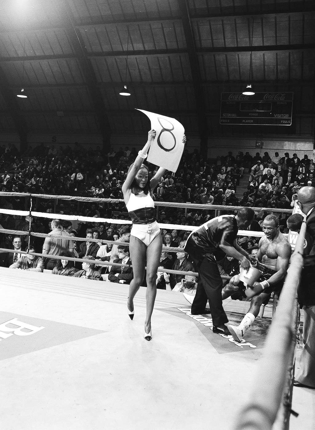 ring card girls photo/documentary Cheryl Dunn