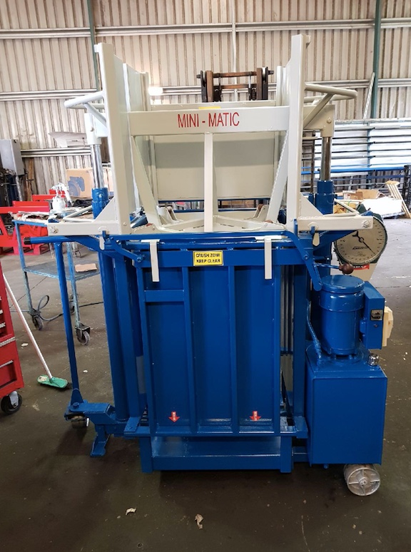 Wool Press Lyco Stevlyon MiniMatic. Livestock Equipment