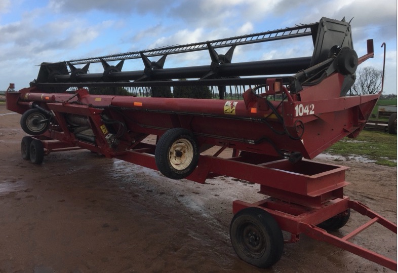 1042 30 ft Macdon Draper Front Machinery & Equipment