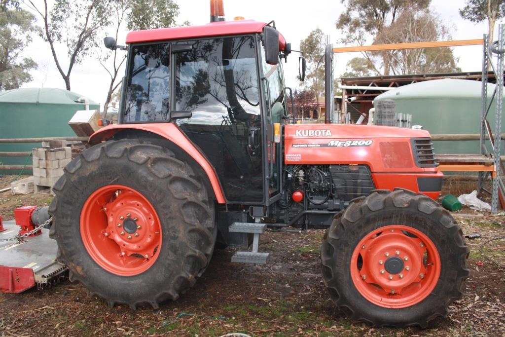 Kubota ME8200 Tractor & Kanga Slasher Machinery