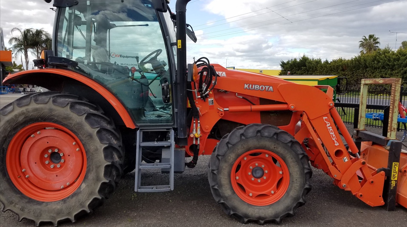 Kubota M100GX Tractor with Front End Loader Machinery