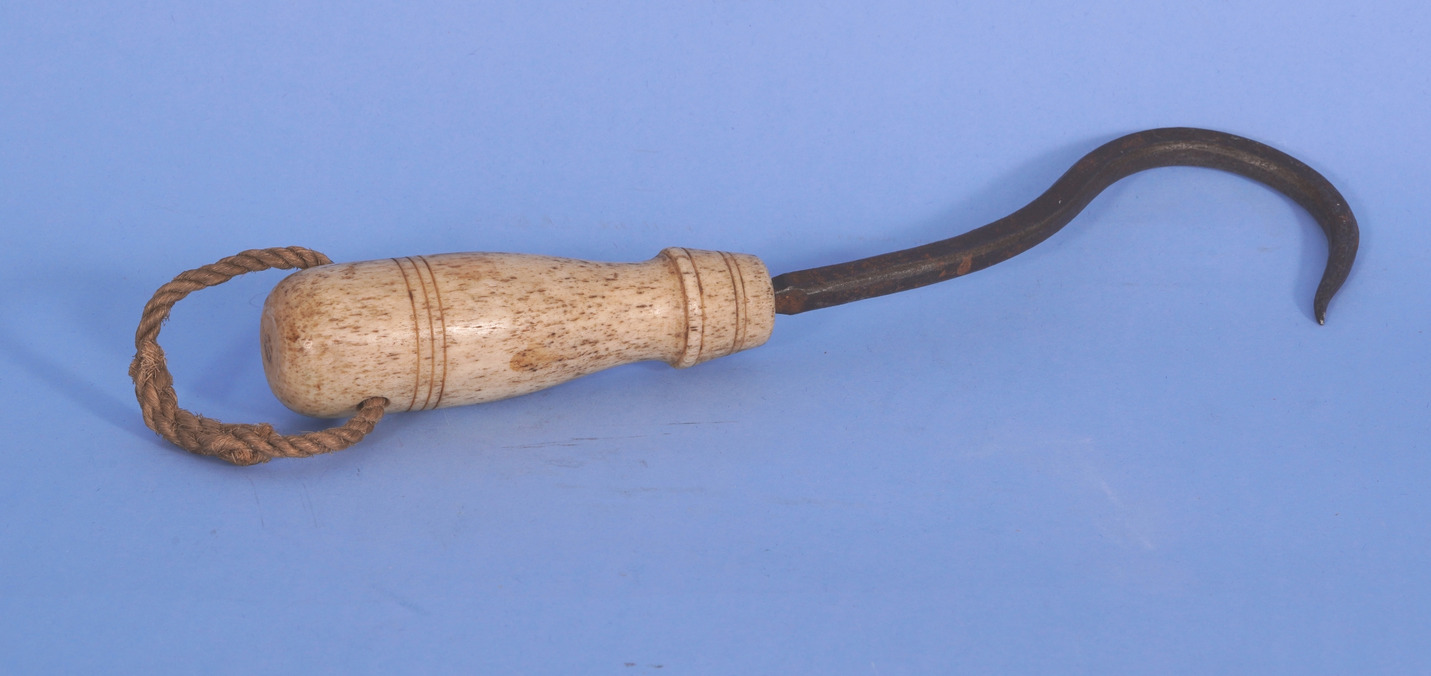 IRON BLUBBER HOOK WITH WHALEBONE HANDLE 19th Century Inventory