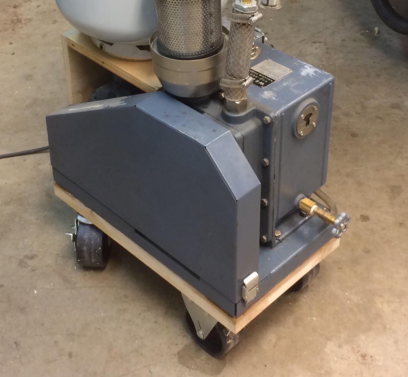 A closer look at Rollie's budget vacuum pump FineWoodworking