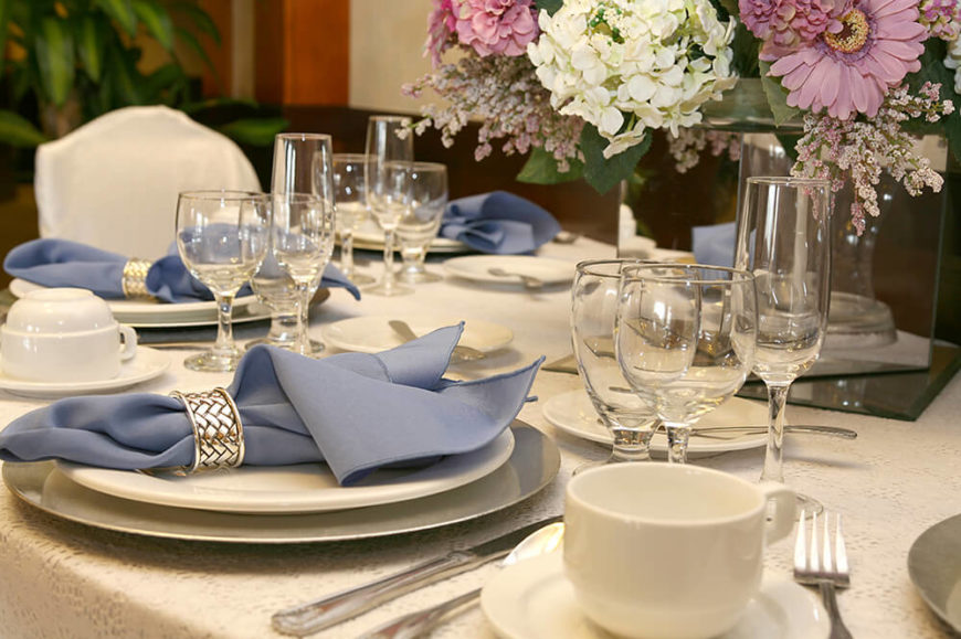 44 Fancy Table Setting Ideas for Dinner Parties and Holidays