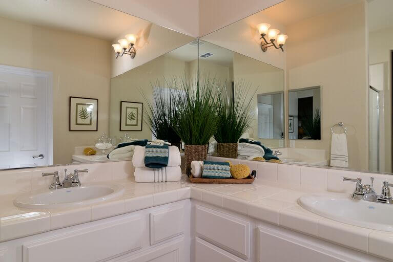 21 Fantastic Bathrooms With Two Mirrors (PICTURES)