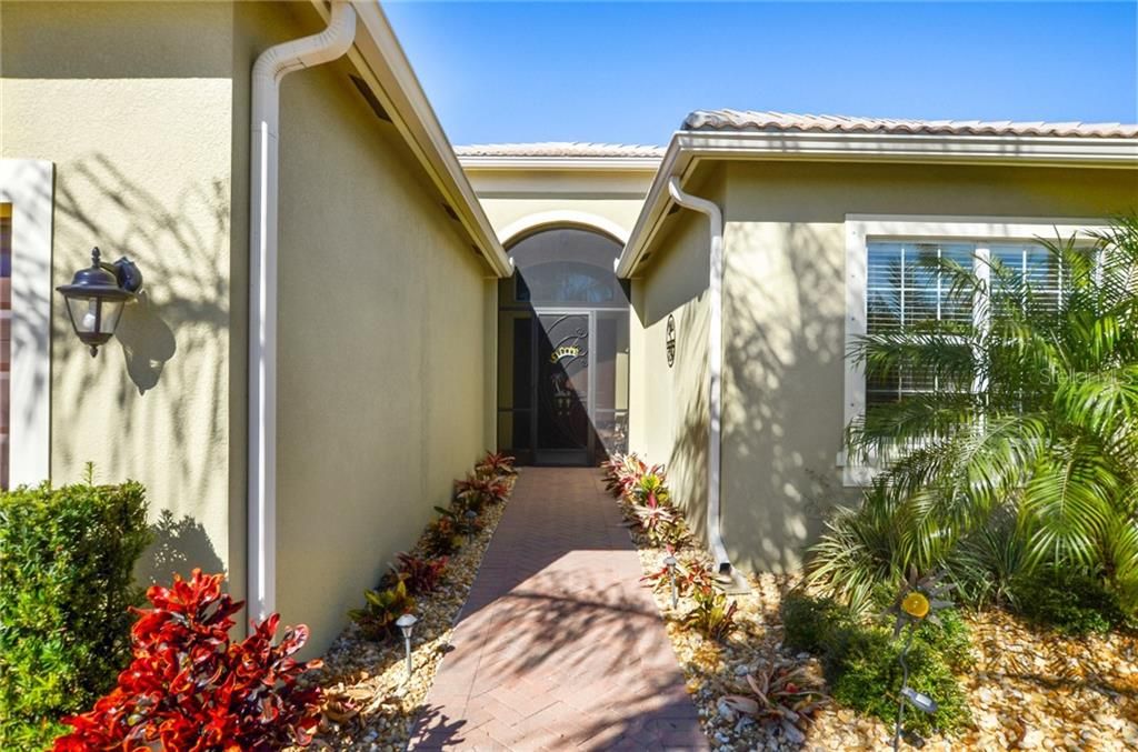 Valencia Lakes Community Vimauma, FL Homes for active adults 55 and older