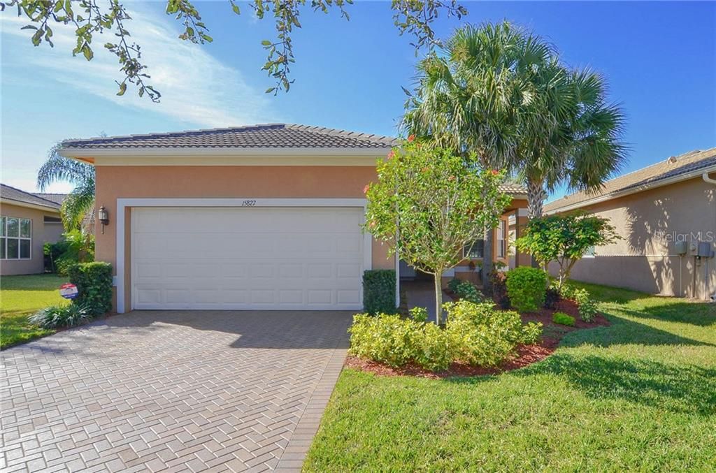 Valencia Lakes Community Vimauma, FL Homes for active adults 55 and older