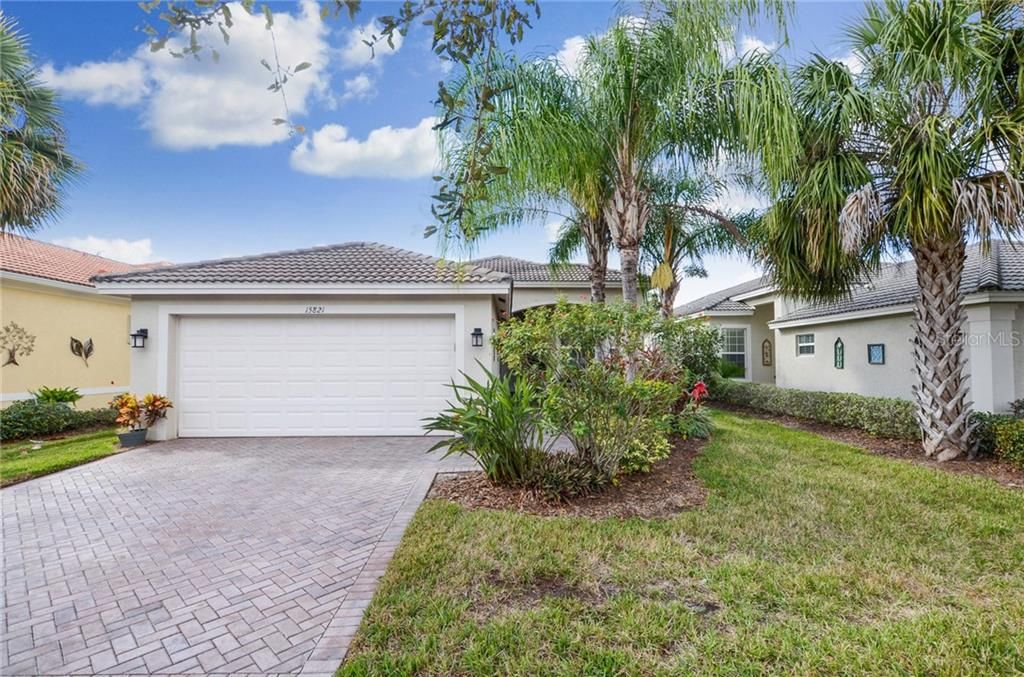 Valencia Lakes Community Vimauma, FL Homes for active adults 55 and older
