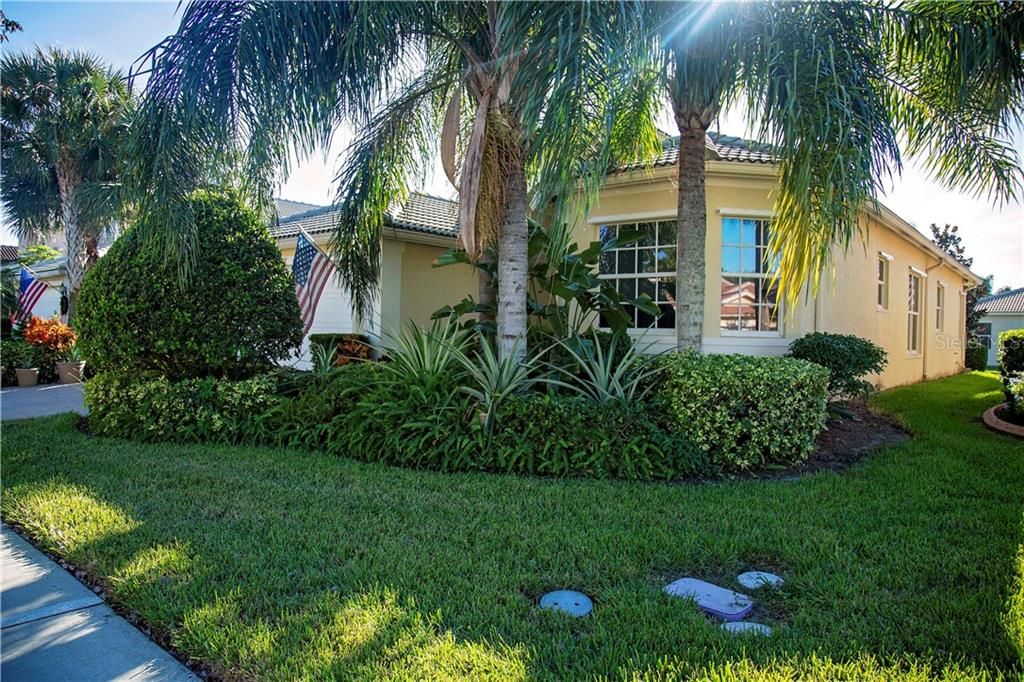 Valencia Lakes Community Vimauma, FL Homes for active adults 55 and older