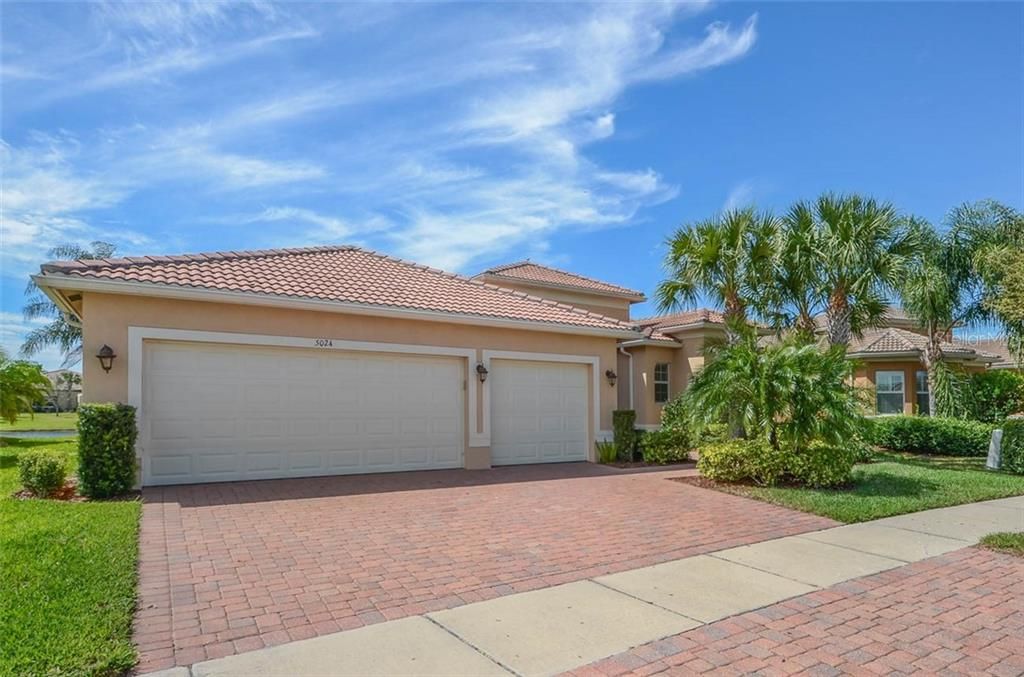 Valencia Lakes Community Vimauma, FL Homes for active adults 55 and older