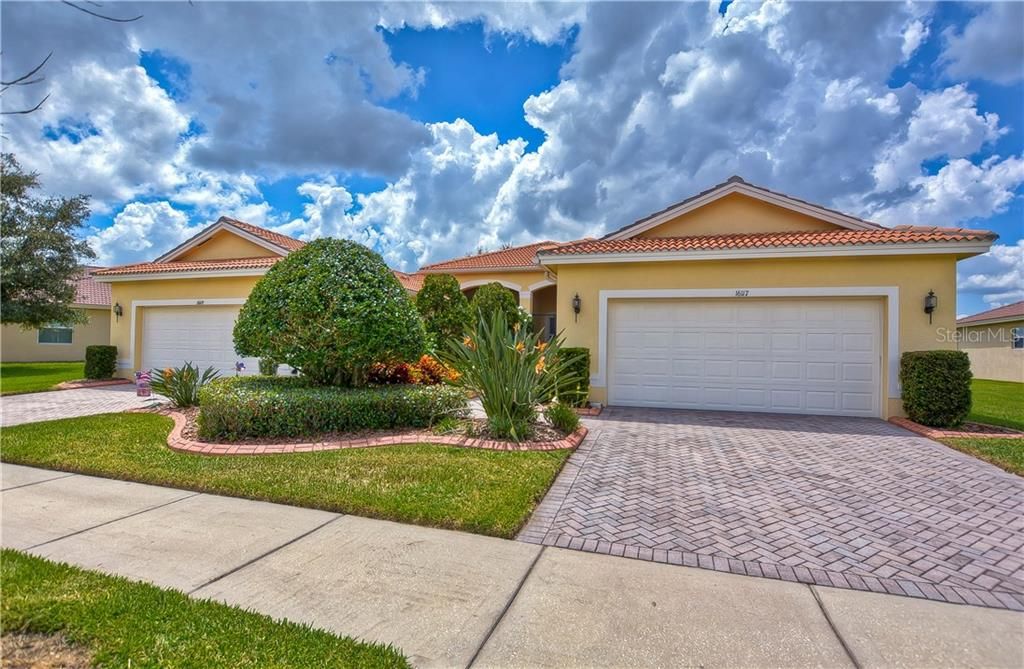 Valencia Lakes Community Vimauma, FL Homes for active adults 55 and older