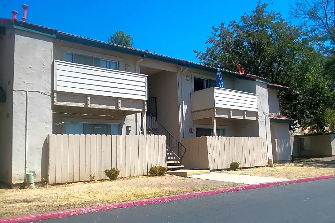 Huron Plaza in Huron, California