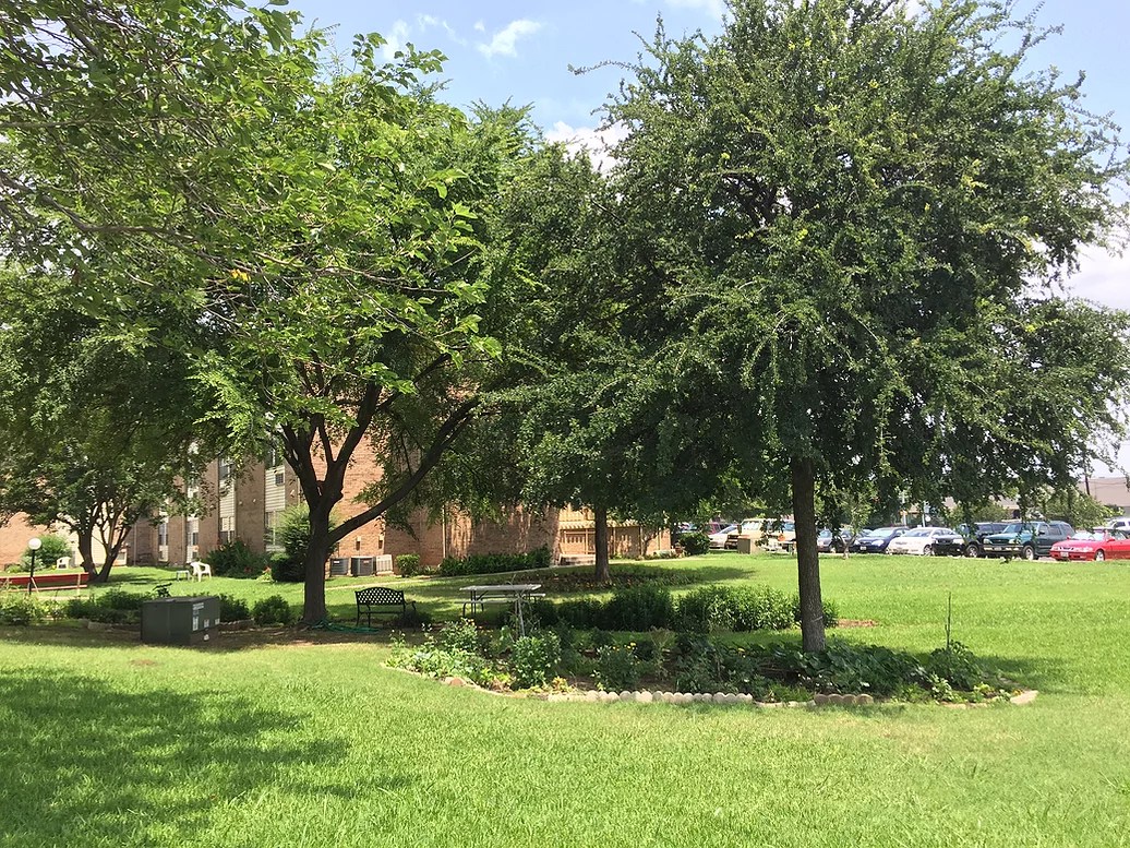 Park Manor Apartments in Irving, Texas