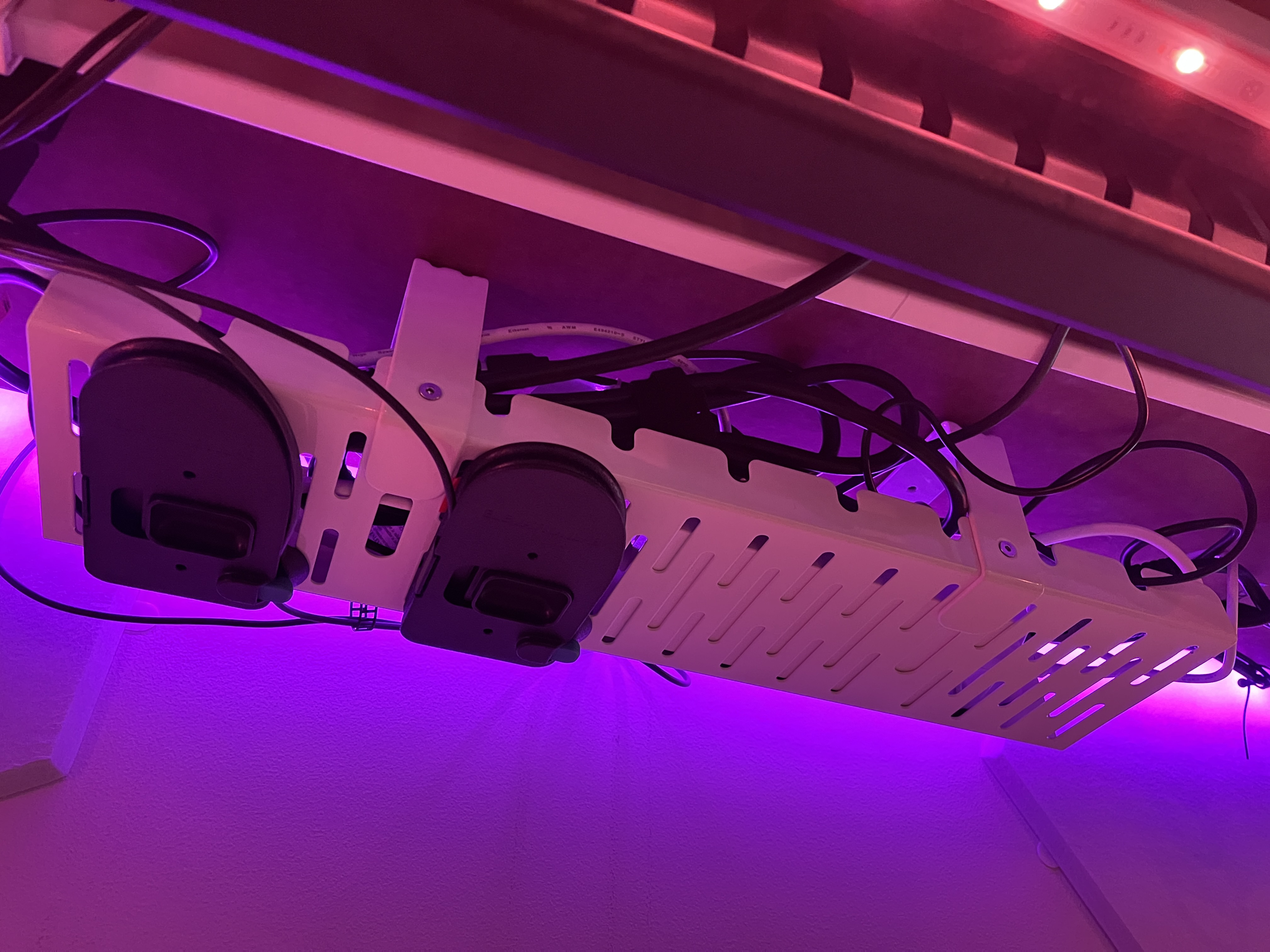 Desk Cable Management Master Guide for a Functional Desk Being Manan