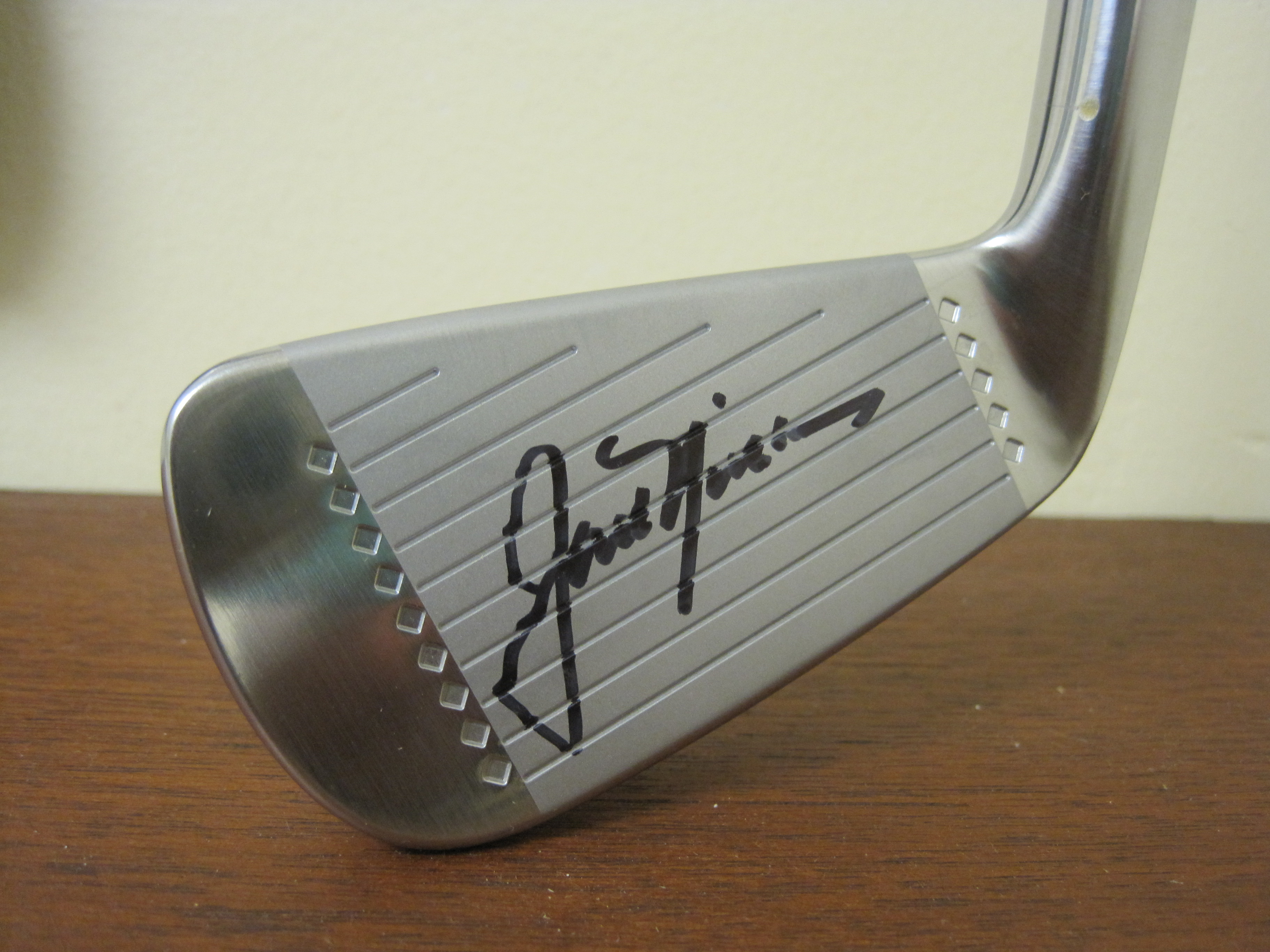 Charitybuzz Jack Nicklaus Autographed Golf Club Lot 273602