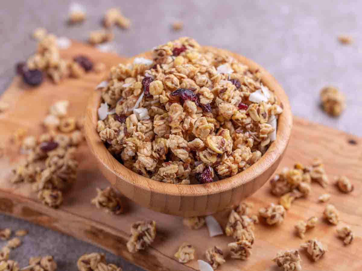 Calories in Cereal low fat granola 0.5 cup by Cereality and Nutrition