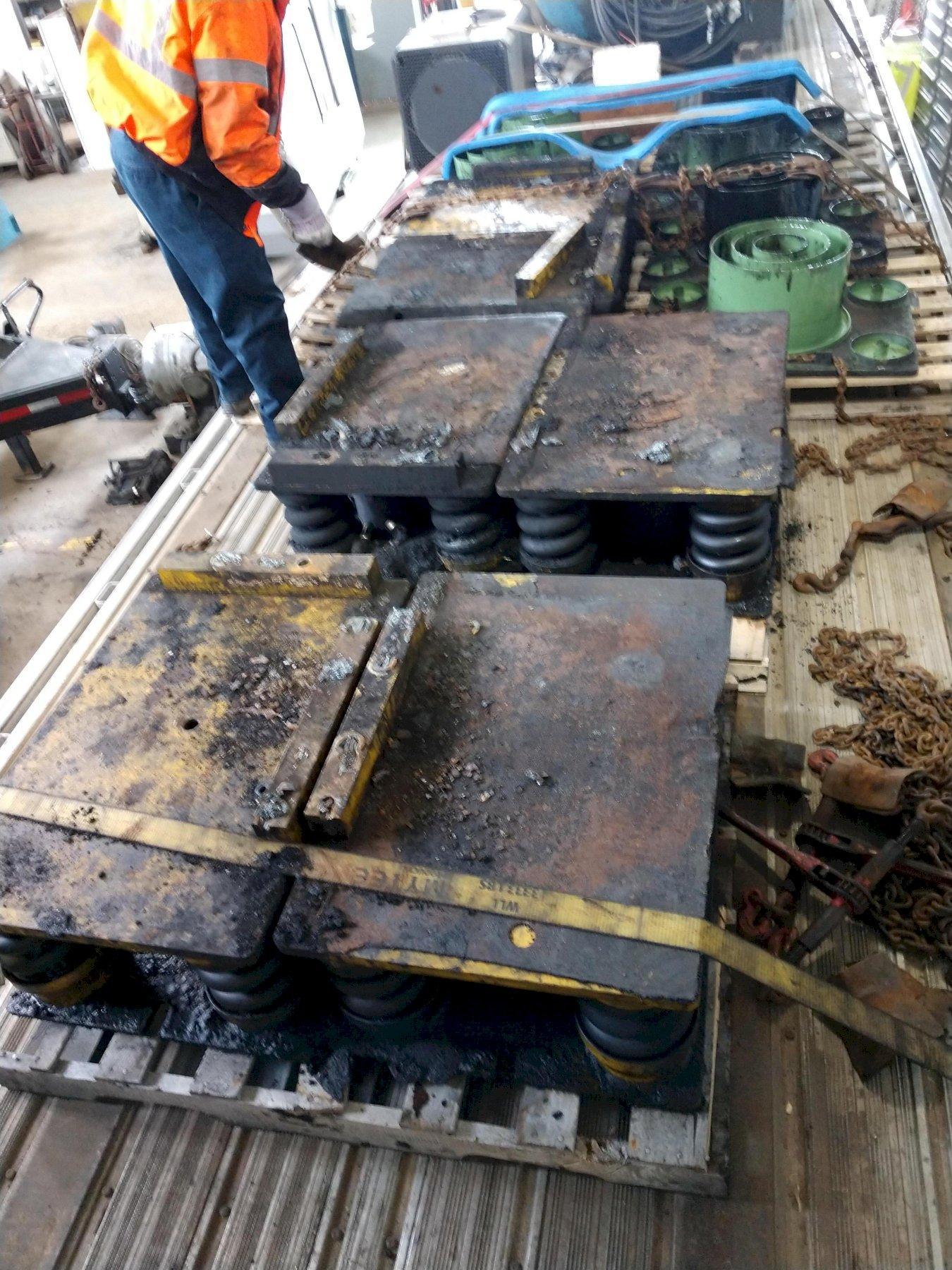 (6) SPRING SHOCK ABSORBING PADS / PLATES STOCK 12940