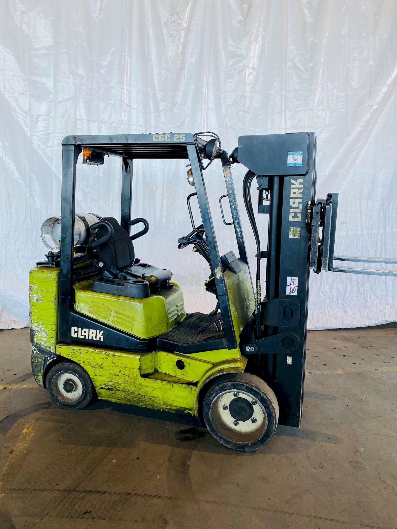 4,000 LB. CLARK MODEL CGC25 PROPANE FORKLIFT. STOCK 0105221 G2000 Inc.