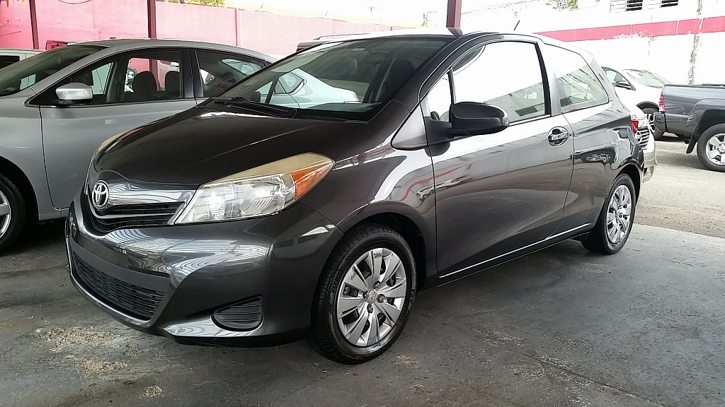 Toyota Yaris HB Gris Oscuro 2012 para Compra/Venta en San Juan
