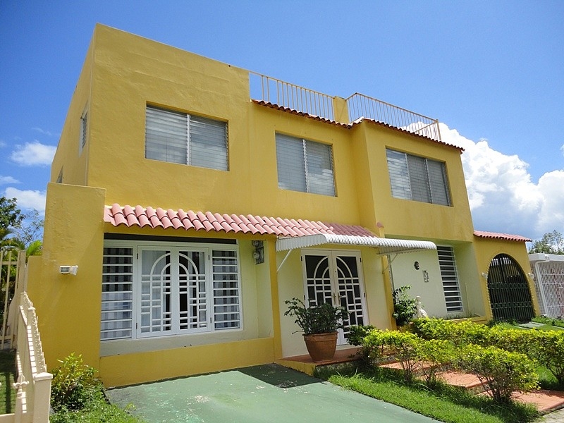Alturas de Mayaguez Bienes Raíces > Residencial > Casas > Multi