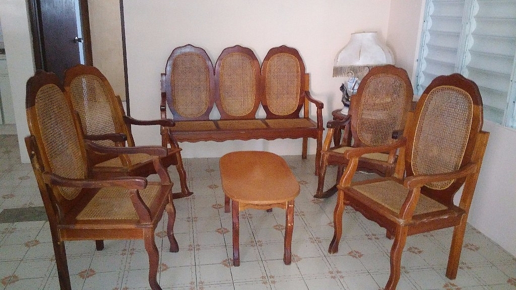 MUEBLES ANTIGUOS EN CAOBA para Compra/Venta en Yauco Articulos en
