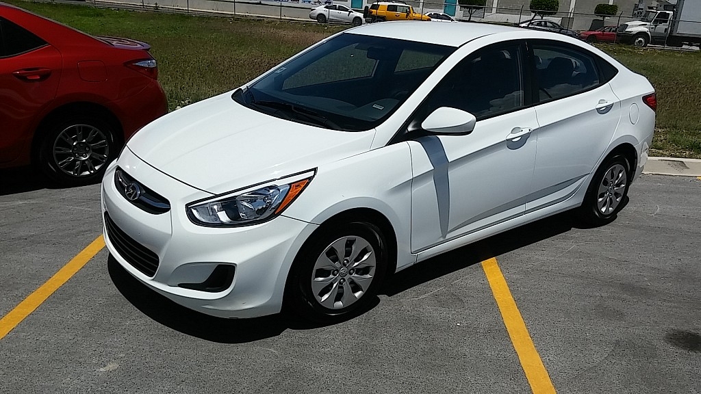 Hyundai Accent GL Blanco 2015 para Compra/Venta en Ponce Vehiculos en