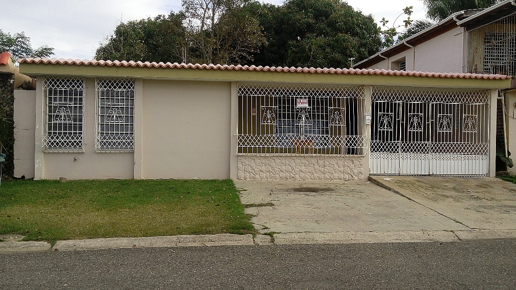 Urb. Ramírez de Arellano, Calle Agustín Stahl en Mayaguez para Compra