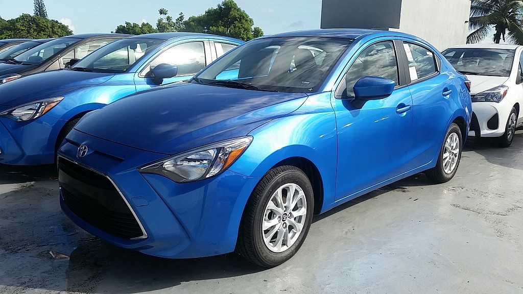 Toyota Yaris Sedan Azul 2017 para Compra/Venta en San Juan Vehiculos