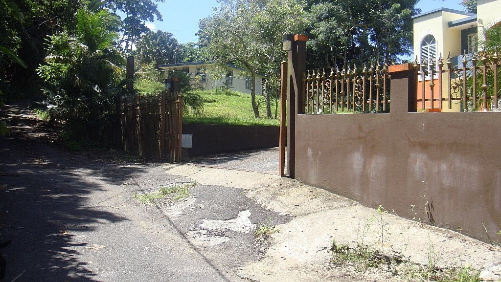 Se vende casa de 2 niveles en bo cerro gordo sector los alveiros San