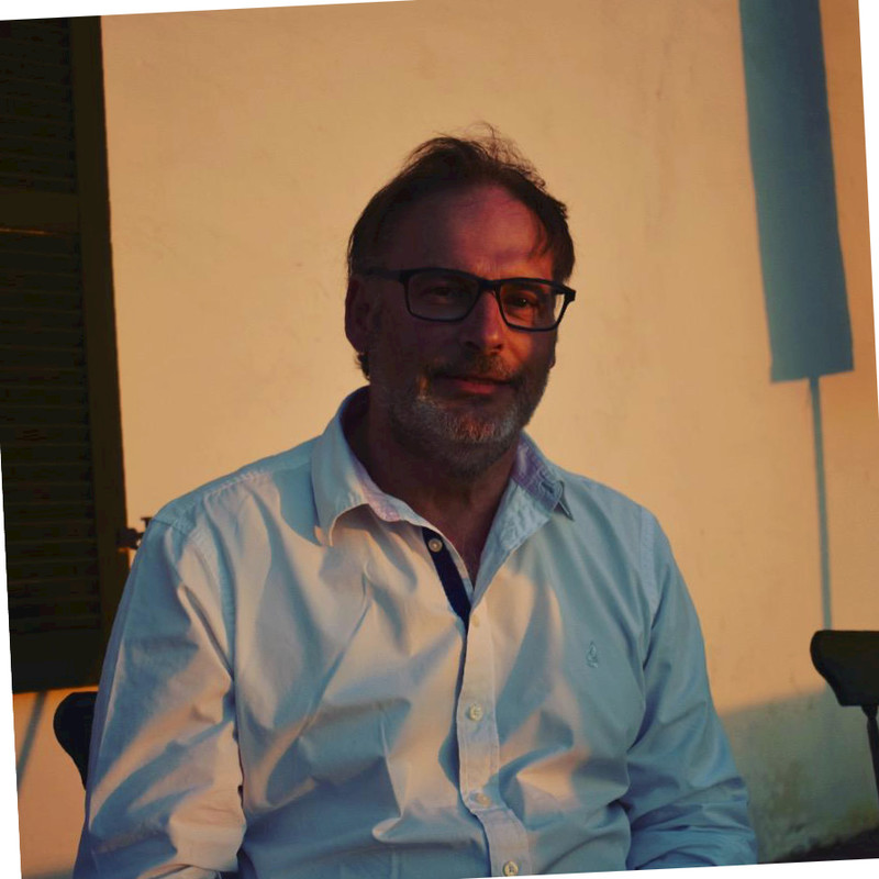 Julian Telling email address & phone number Oysterair Flight Crew