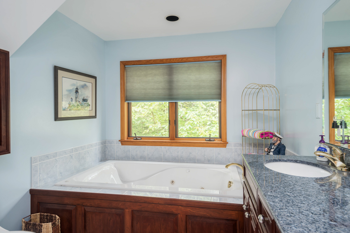 Lake Winnipesaukee Waterfront 383 Natural Retreats