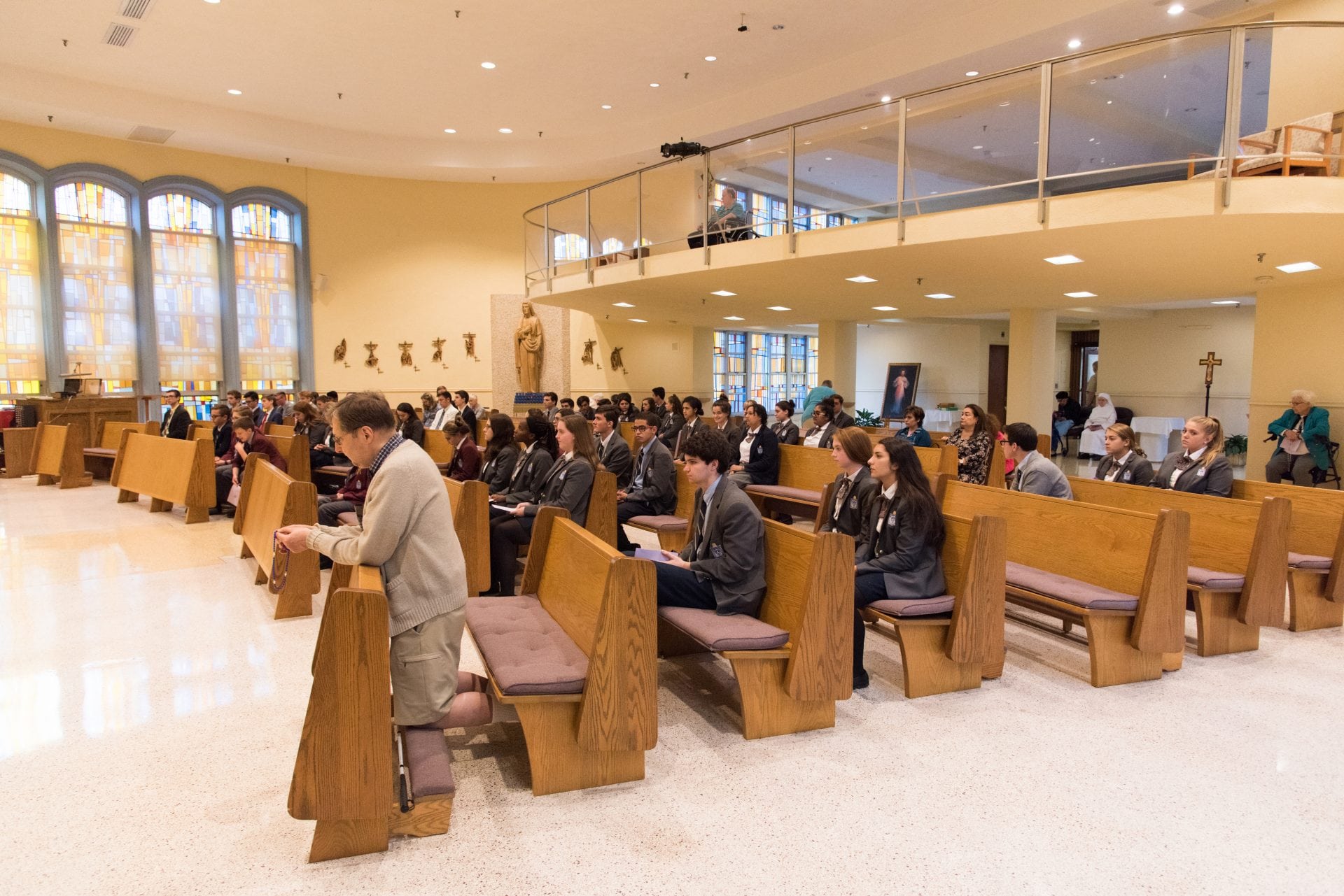 Students Provide Day of Prayer at Queen of Peace Residence Kellenberg
