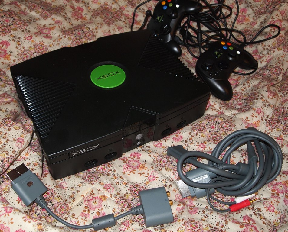 Xbox Original Console Lot Controllers Cords Blinking