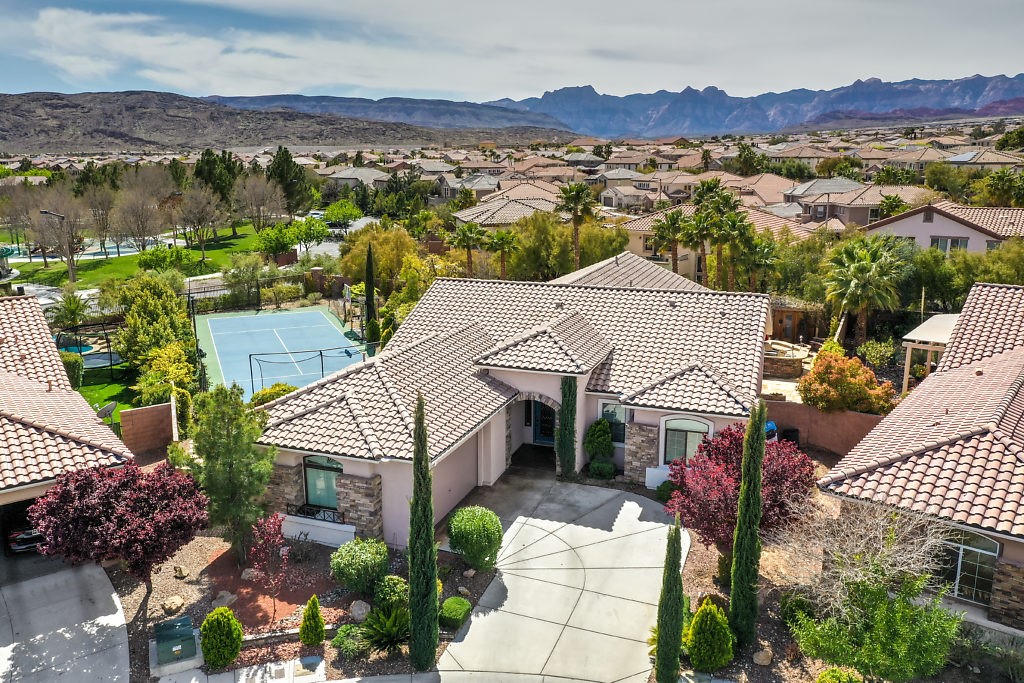 Vera Barnes, Real Estate Consultant 11360 Altura Vista Drive, Las