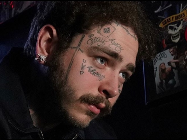 Tatuagem no rosto melhor se acostumar Ana Maia Medium Post Malone, rapper americano, tatua o rosto por se achar feio demais