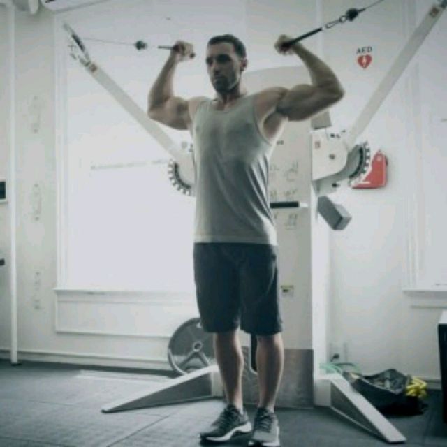 OVERHEAD CABLE CURL par Eric Vaca Comment faire de l'exercice Skimble