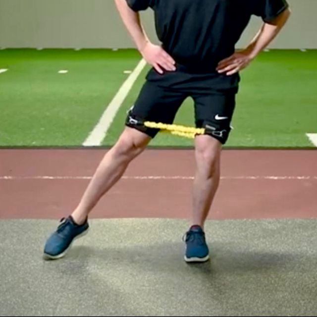 R Leg Banded 3 Toe Touches Exercise Howto Workout Trainer by Skimble