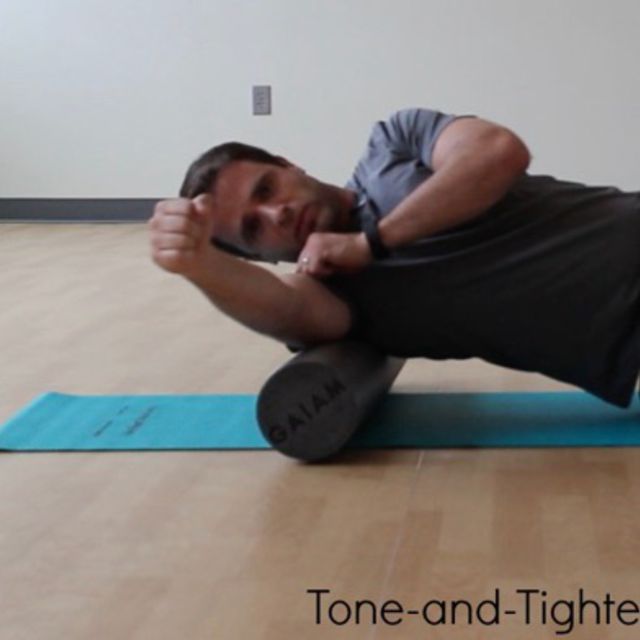 Shoulder Roll by Frank 🇺🇸 🇩🇪 Exercise Howto Skimble