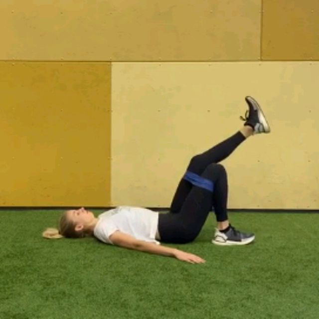 Mini Band Sl Glute Bridge by Francisco Perez Ejercicio Cómo hacerlo