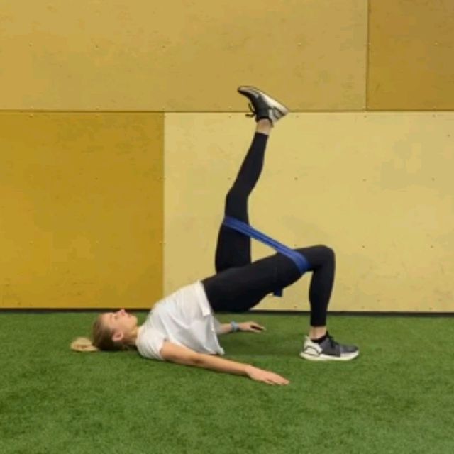 Mini Band Sl Glute Bridge by Francisco Perez Ejercicio Cómo hacerlo