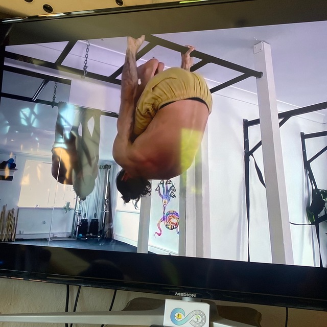 Hanging Shoulder Stretch by Xando Ananda Exercise Howto Skimble